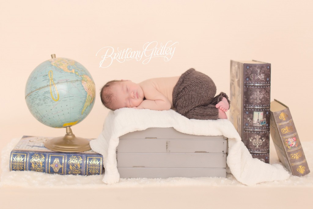 Travel Themed Nursery | Newborn Baby Photos | Family | Baby Boy | Cleveland Ohio