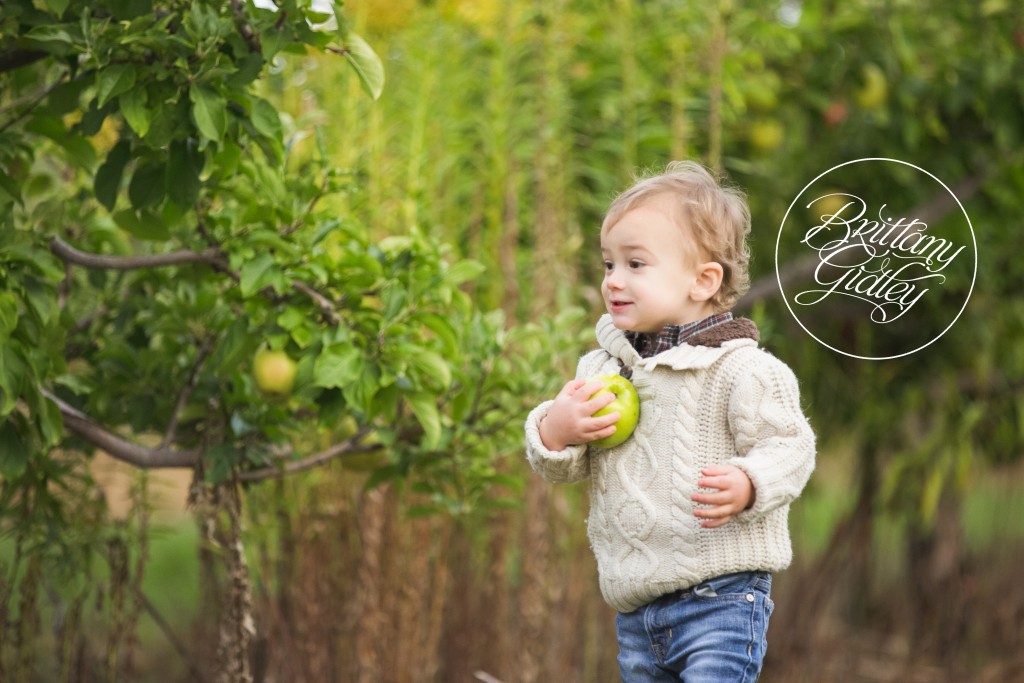 Family | Apple Orchard Photo Shoot | Fall | Start With The Best | Gates Mills Ohio