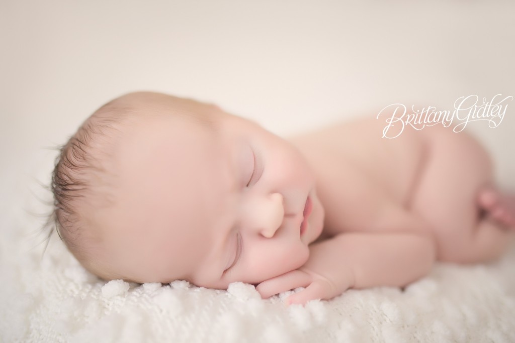 Newborn Photo Shoot | Cleveland Ohio | Baby Girl | Start With The Best