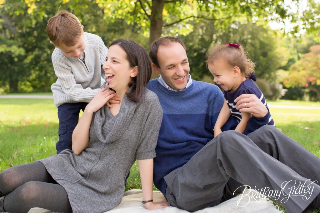 Fall Family Photographer | Family | Cleveland Museum of Art | Cleveland, Ohio | Wade Oval