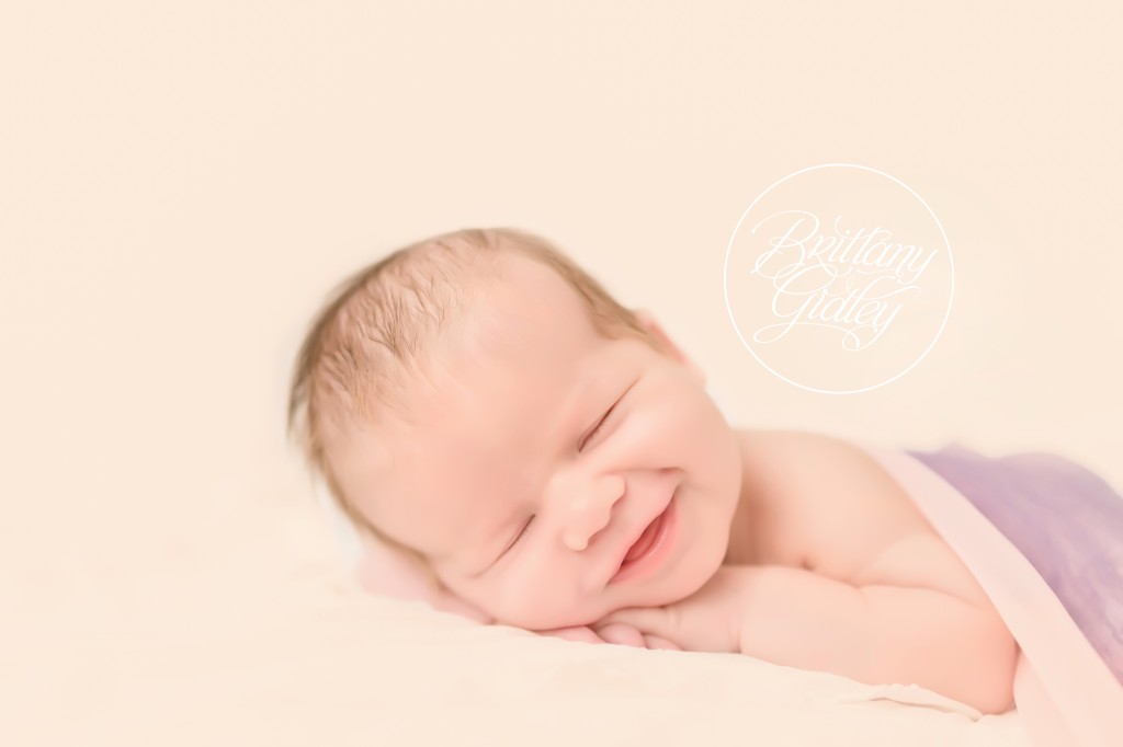 Newborn Simple Session | Smiling Newborn