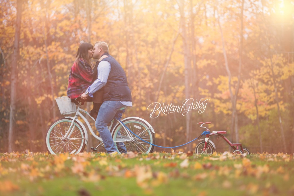 Best Maternity Announcement | Cleveland, Ohio | Pregnancy Announcement Photo Shoot | Unique Pregnancy