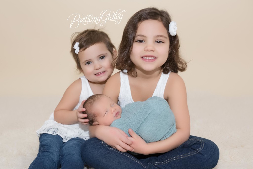 Newborn Photographer | Cleveland Ohio | Newborn Baby Boy | Big Sisters | Photo Shoot