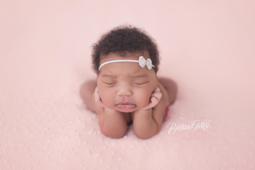 Froggy Pose | Cleveland Newborn | Start With The Best