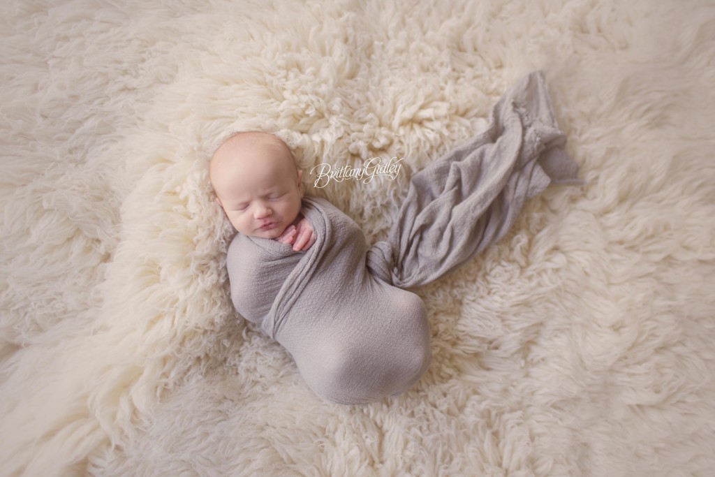 On Location Newborn Photographer | Medina, Ohio | In Home Newborn Session | Cleveland's Best | Brittany Gidley Photography LLC | Siblings