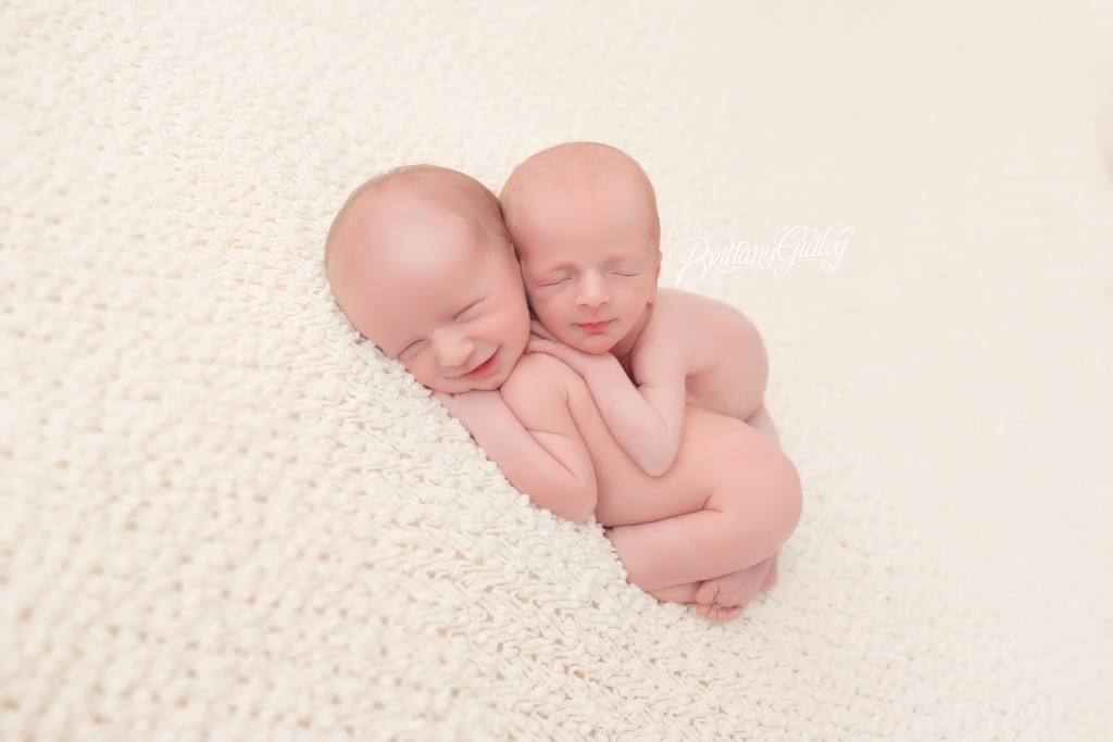 Twin Photographer | Brittany Gidley Photography | Cleveland Ohio Newborn Photographer