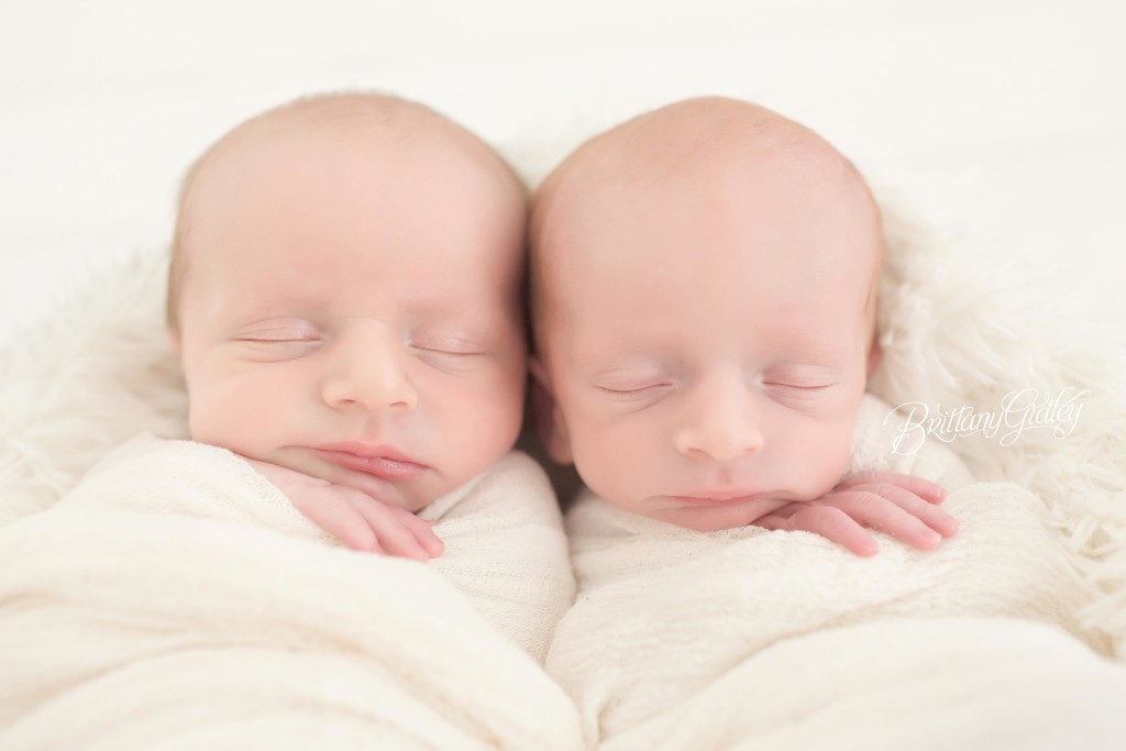 Twin Photographer | Brittany Gidley Photography | Cleveland Ohio Newborn Photographer