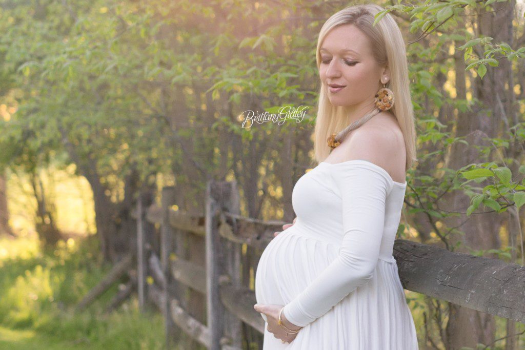 Country Maternity Photographer | Kirtland Ohio | Pregnancy Pictures | Start With The Best | Brittany Gidley Photography LLC | Farm
