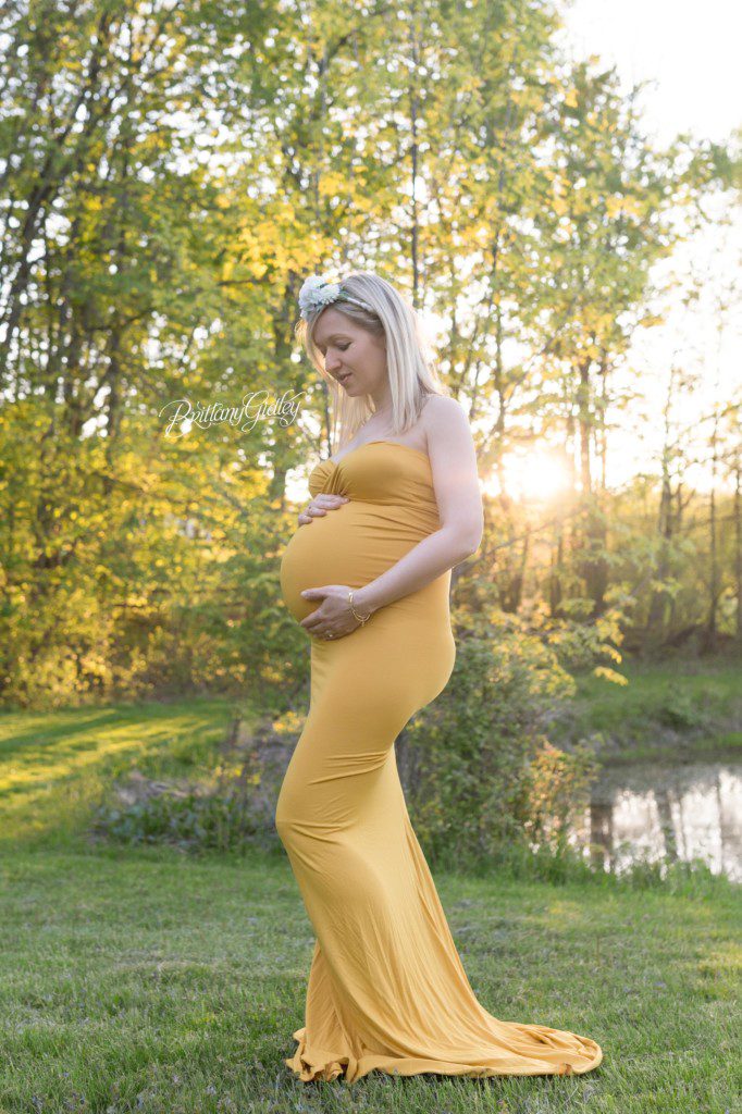 Country Maternity Photographer | Kirtland Ohio | Pregnancy Pictures | Start With The Best | Brittany Gidley Photography LLC | Farm