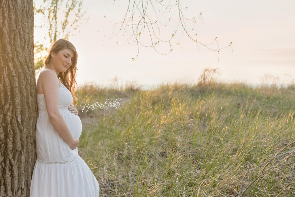 Beach Pregnancy | Fairport Beach | Pregnancy Photographer | Cleveland Ohio