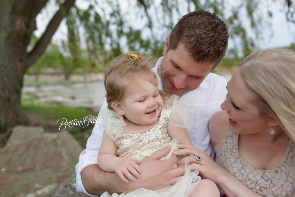 Beach Maternity Pictures | Family | Edgewater Beach Park | Cleveland Ohio