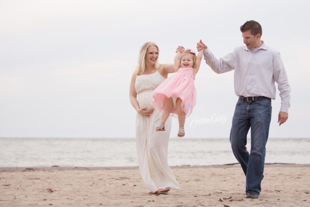 Beach Maternity Pictures | Family | Edgewater Beach Park | Cleveland Ohio