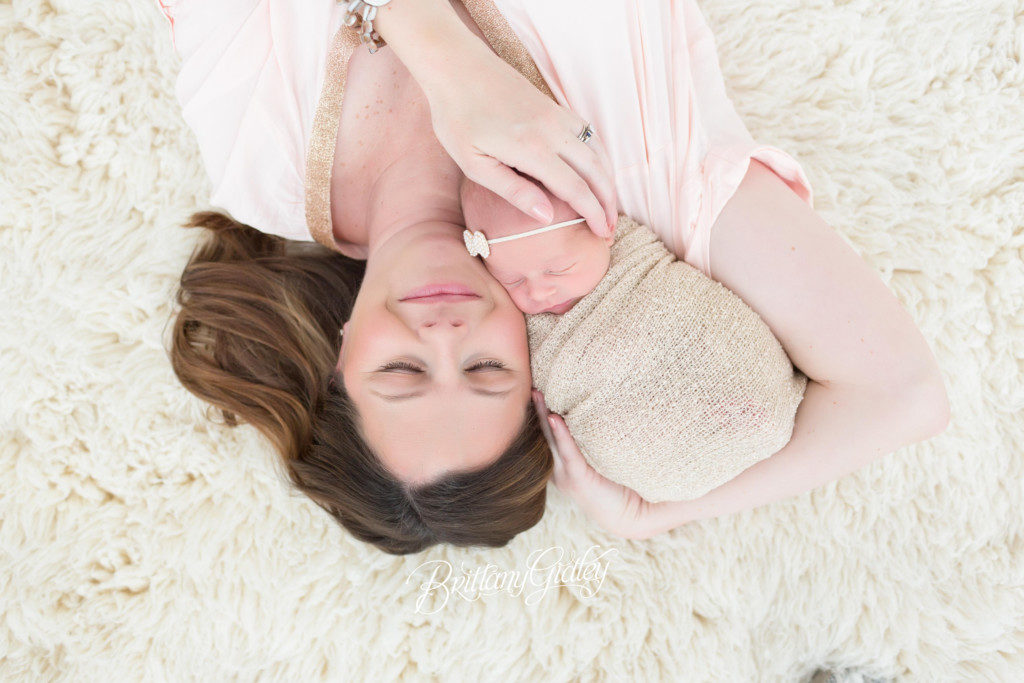 Gorgeous Mother and Child | Cleveland Newborn Photographer | Cleveland Ohio Newborn Photography | Cleveland Ohio Newborn Photographer | Start With The Best | Brittany Gidley Photography