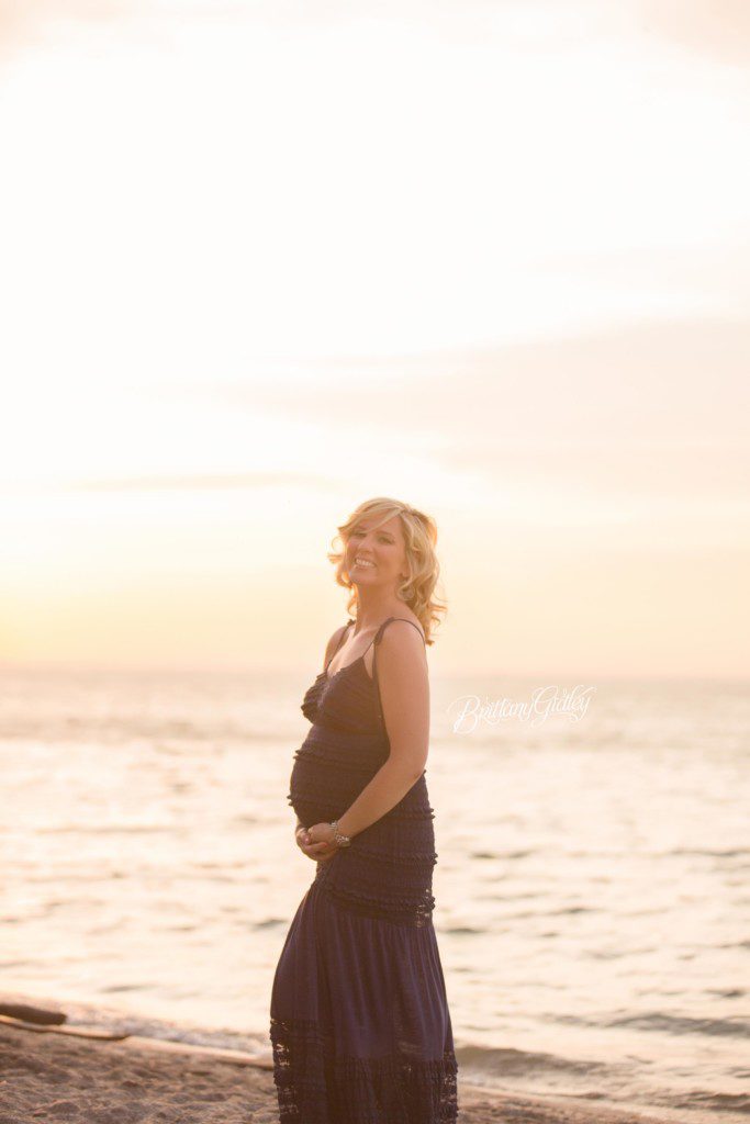 Beach Maternity Photo Shoot | Cleveland Ohio | Edgewater Reservation | Brittany Gidley Photography LLC