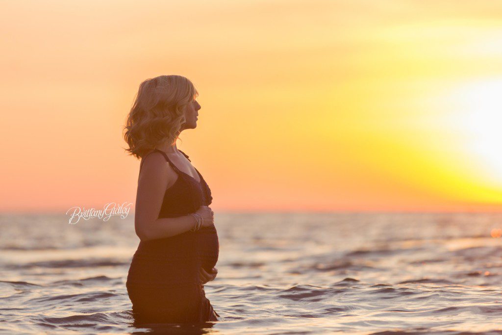 Maternity Photo Shoot | Cleveland Ohio | Edgewater Reservation | Brittany Gidley Photography LLC