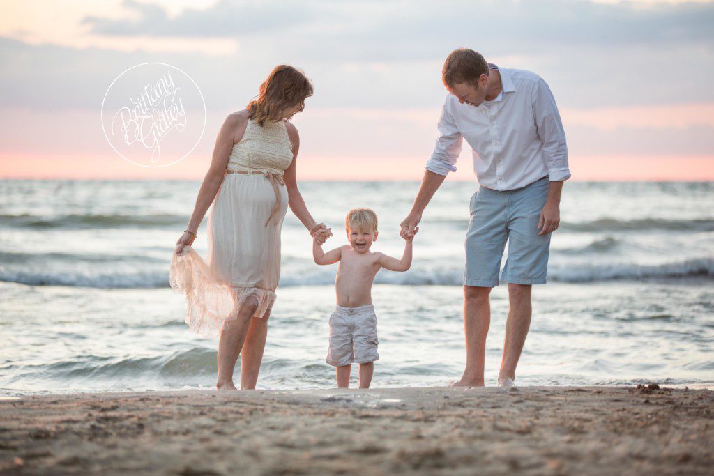 Beach Pregnancy Photo Shoot | Sunset Photo Shoot | Cleveland Ohio | Edgewater Beach