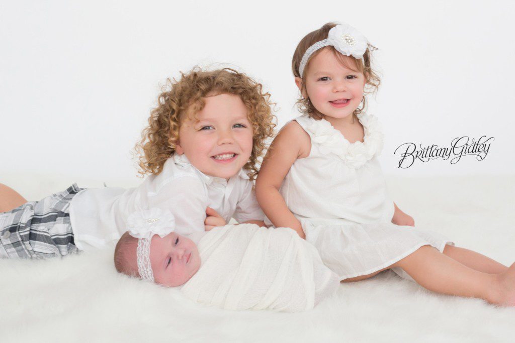 Cleveland Newborn Photographer | Siblings | Newborn Baby Girl | Cleveland Ohio
