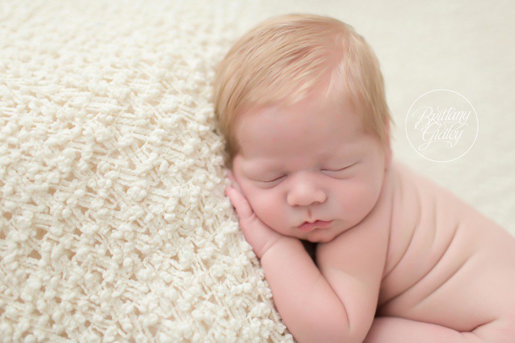 Newborn  Studio | Cleveland Ohio Newborn Photography | www.brittanygidleyphotography.com