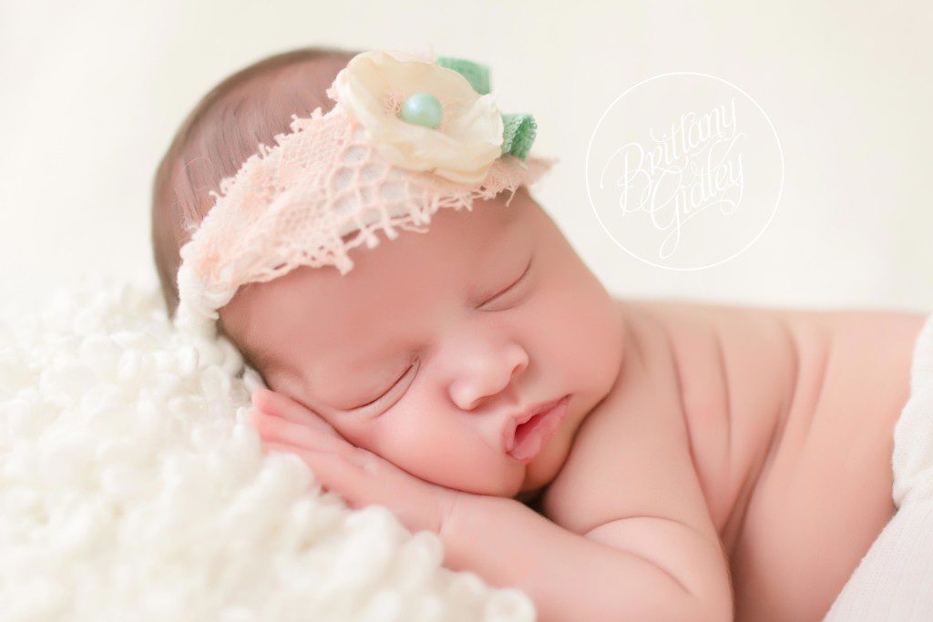 Family Newborn Session | Newborn Baby Girl | Newborn Posing | Cleveland Ohio