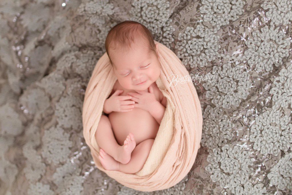 Family Newborn Session | Newborn Baby Girl | Newborn Posing | Cleveland Ohio