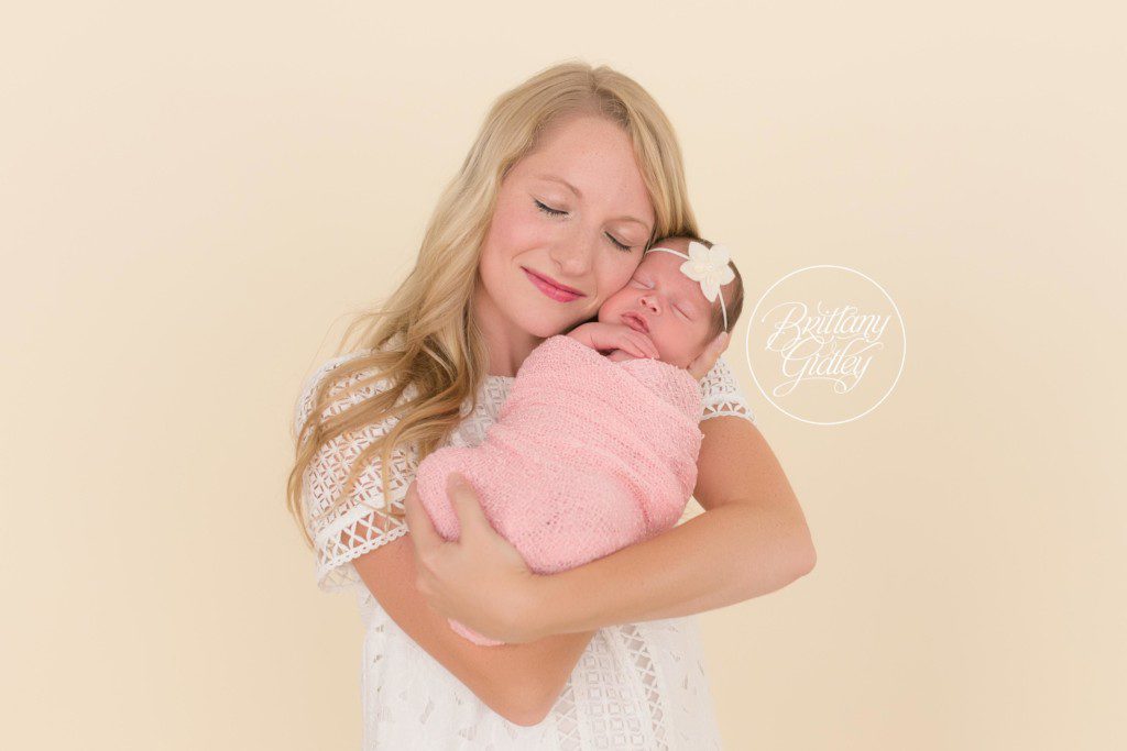 Mother and Daughter | Newborn Baby Girl | Newborn Posing | Cleveland Ohio