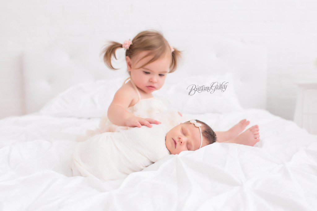 Newborn Dream Session | HeatherLily Florals | Newborn Photographer | Newborn Photography | Dream Photographer | Best Newborn Sibling Images