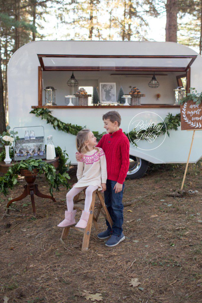 Vintage Camper Mini Sessions | Best Christmas Card Ideas | Mini Session Inspiration | Start With The Best | Cleveland | www.brittanygidley.com