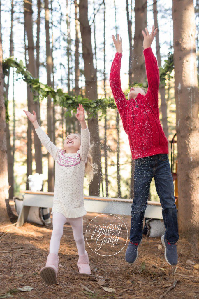 Vintage Camper Mini Sessions | Best Christmas Card Ideas | Mini Session Inspiration | Start With The Best | Cleveland | www.brittanygidley.com