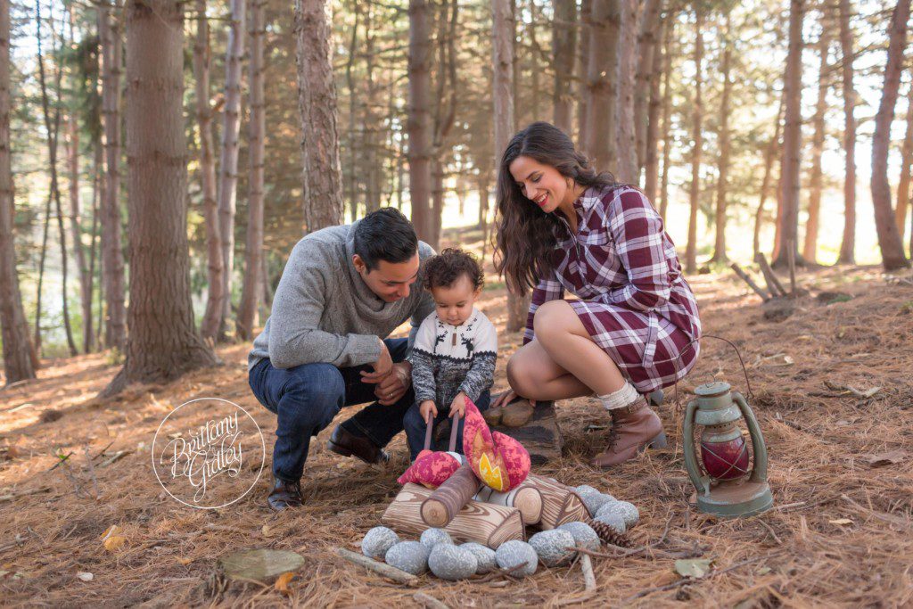 Smore Making | Christmas Traditions | Best Christmas Card Ideas | Mini Session Inspiration | Start With The Best | Cleveland | www.brittanygidley.com
