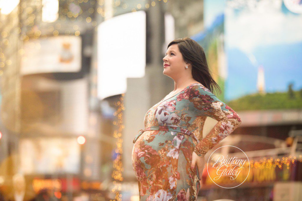 New York City Maternity Photographer | Maternity Photography NYC | Times Square Maternity Photo Shoot