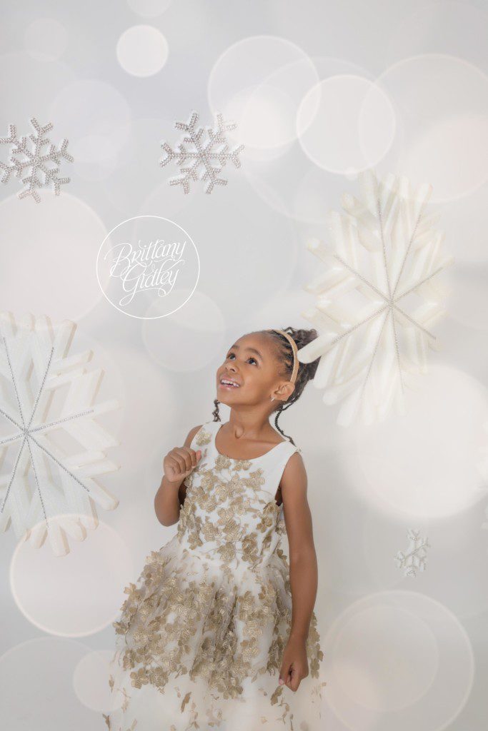 Sparkle and Shine Dream Session | Snowflakes | Christmas Images | Dreamy Photographers