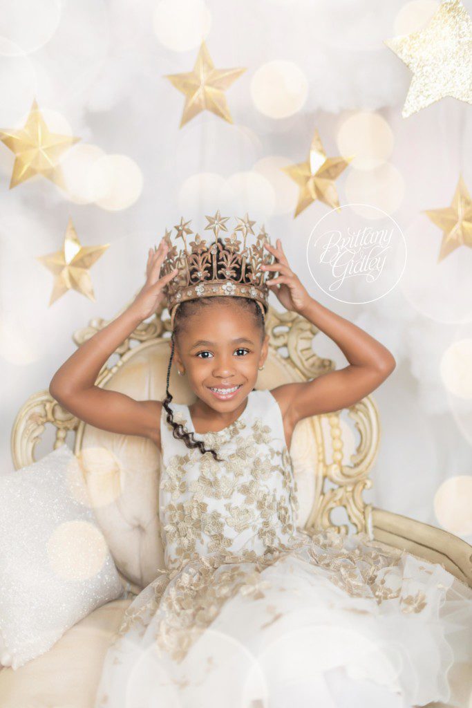 Sparkle and Shine Dream Session | Princess Crown | Christmas Images | Dreamy Photographers