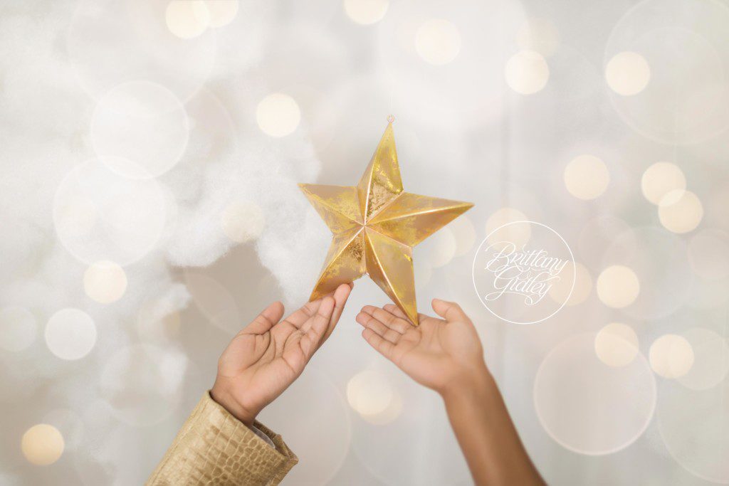 Sparkle and Shine Dream Session | Stars | Gold | Christmas Images | Dreamy Photography
