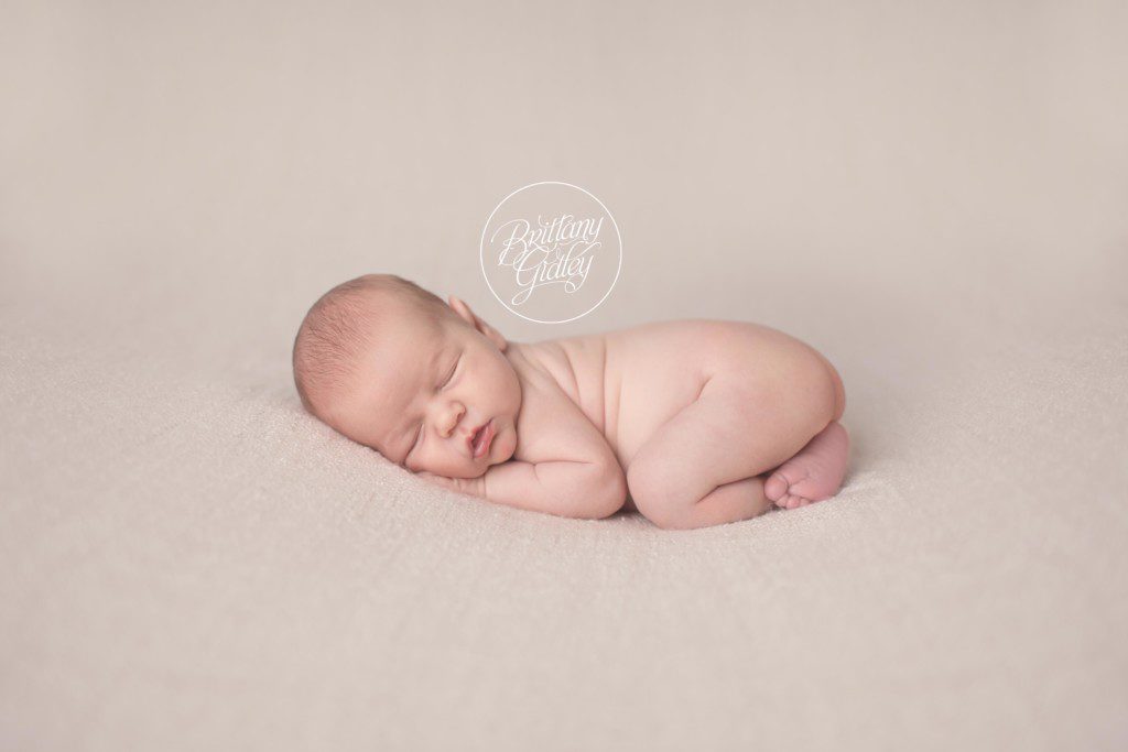 Tushy Up | Newborn Poses | Brittany Gidley Photography LLC