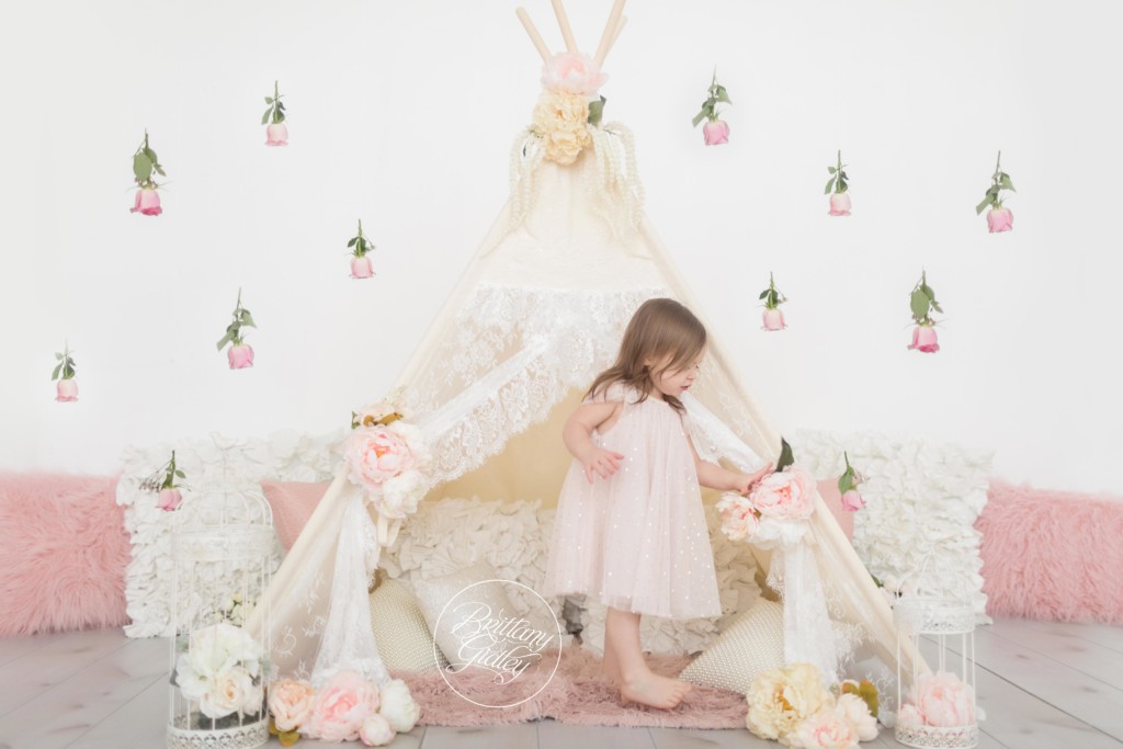 Dream Session | Boho Teepee | Roses | Start With The Best | Cleveland Baby Photographer | www.brittanygidley.com