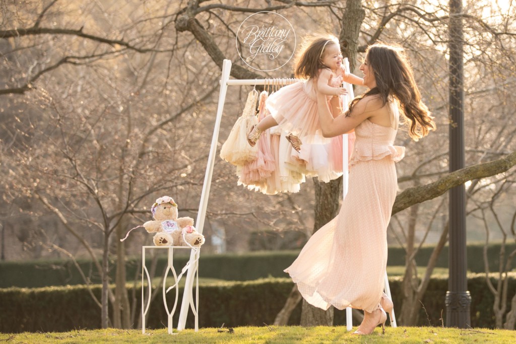 Mommy and Me | Whimsical Child Photography | Cleveland Museum of Art | Mommy and Me Photo Shoot