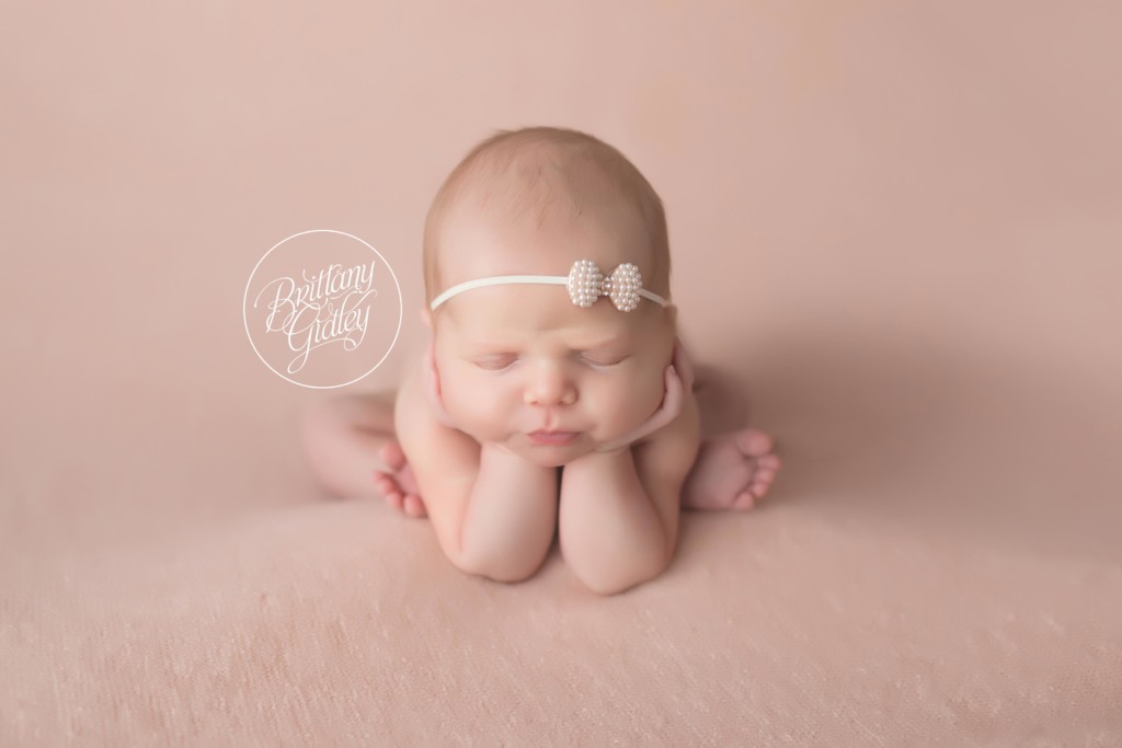 Froggy Pose | Magic of Childhood | Newborn Posing