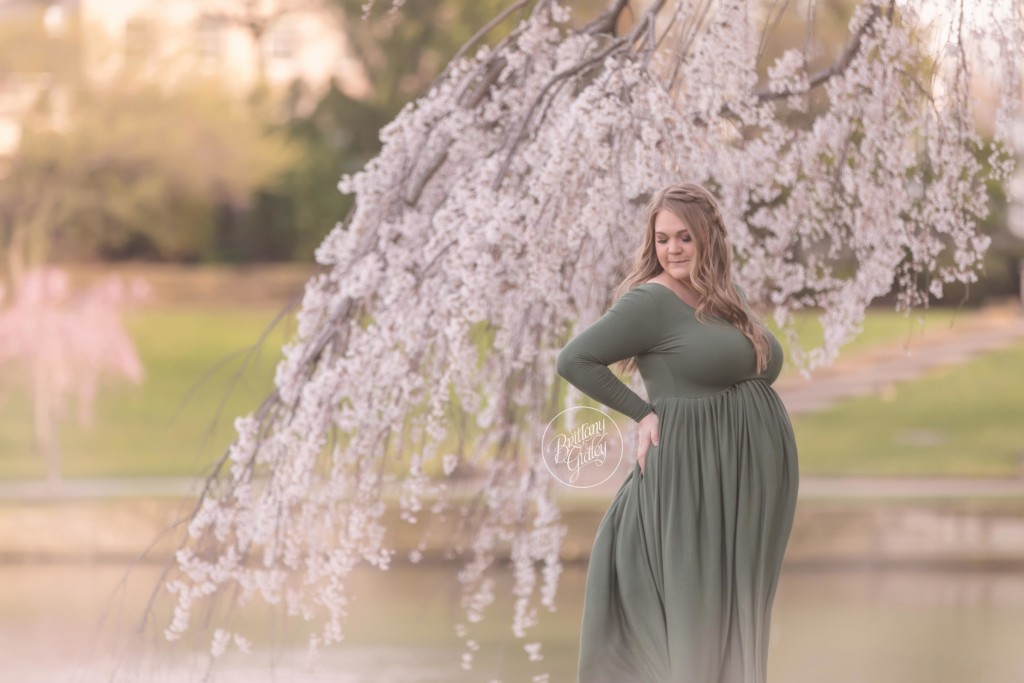 Top Pregnancy Photographer | Cherry Blossoms | Cleveland Museum of Art | Maternity Photography 