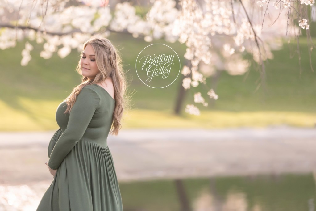 Top Pregnancy Photographer | Cherry Blossoms | Cleveland Museum of Art | Maternity Photography 