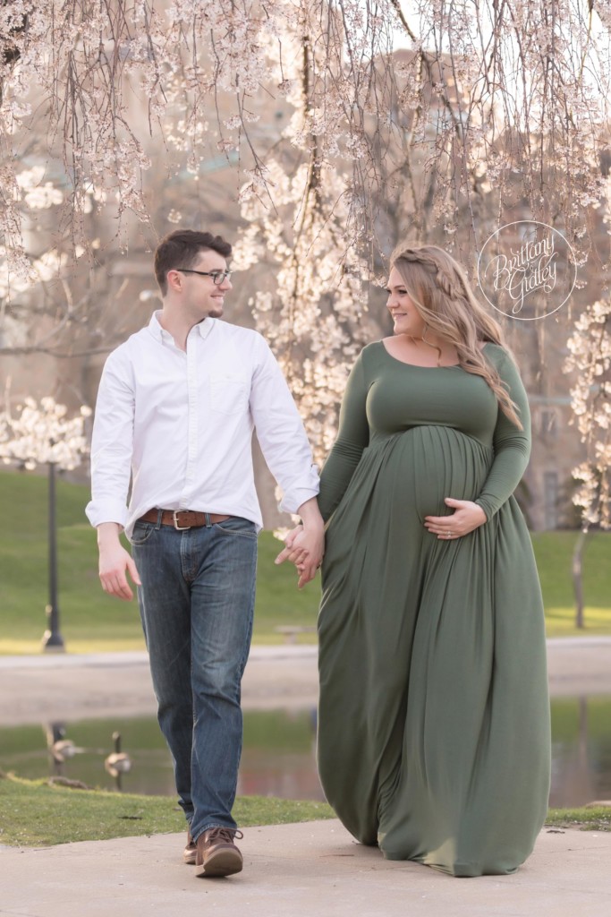 Top Pregnancy Photographer | Cherry Blossoms | Cleveland Museum of Art | Maternity Photography 