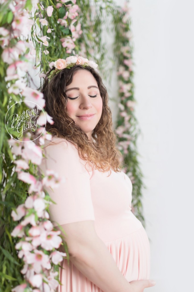 Best Maternity Photographer | Photography Studio | Floral Maternity Pictures