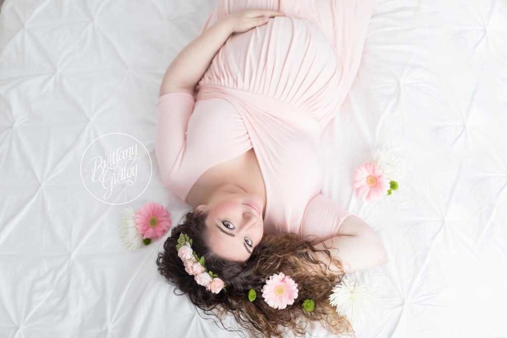 Best Maternity Photographer | Photography Studio | Floral Maternity Pictures