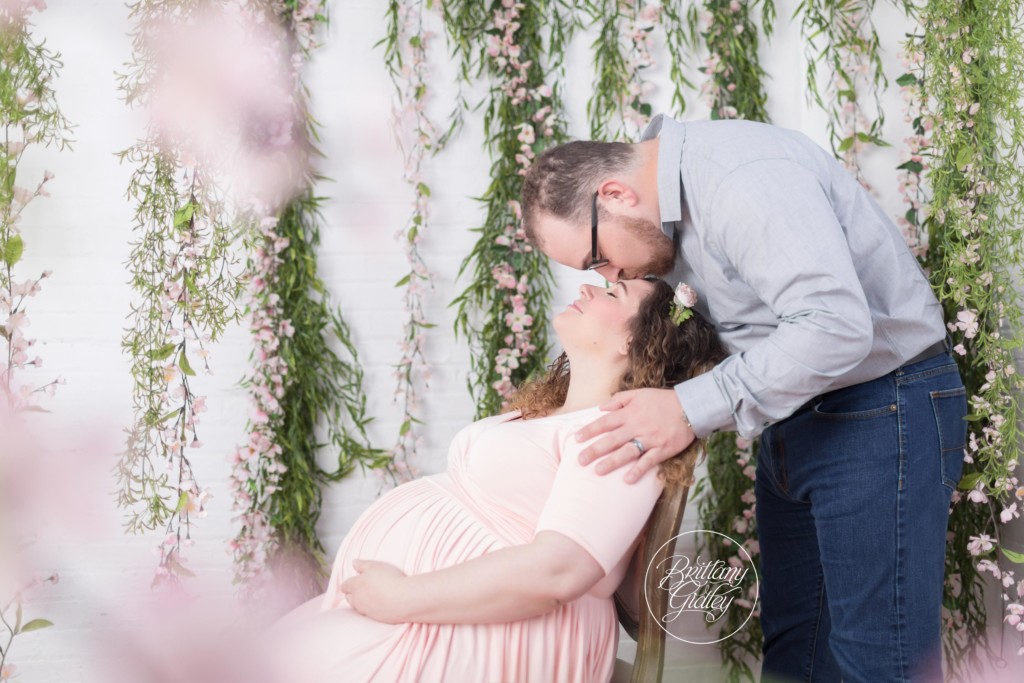Best Maternity Photographer | Photography Studio | Floral Maternity Pictures