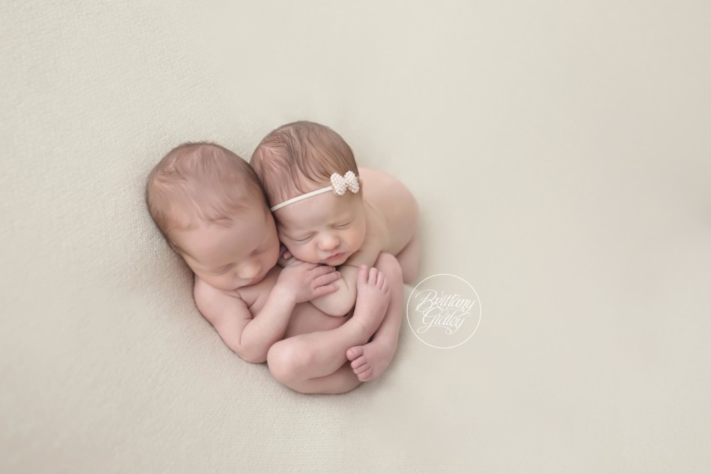 Cleveland Twin Photographer | Cleveland Twin Photography | Newborn Babies | Best Twin Photography | Newborn Twin Posing