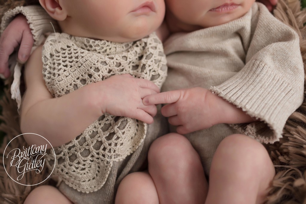 Cleveland Twin Photographer | Cleveland Twin Photography | Newborn Babies | Best Twin Photography | Newborn Twin Posing