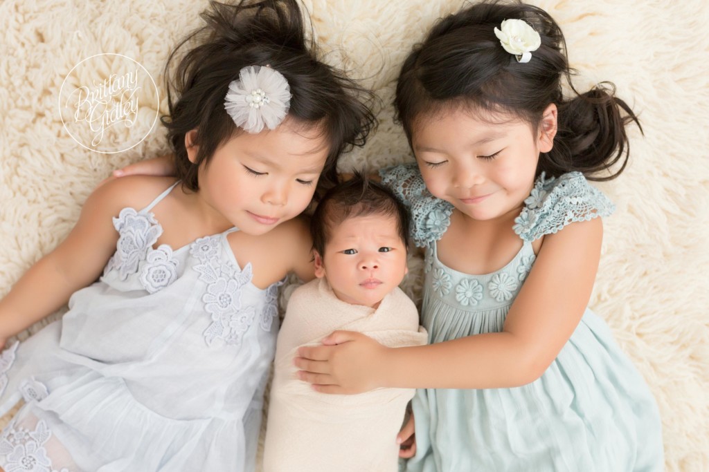 Cleveland Baby Photographer | Newborn Posing | Big Sister Newborn Boy Photos