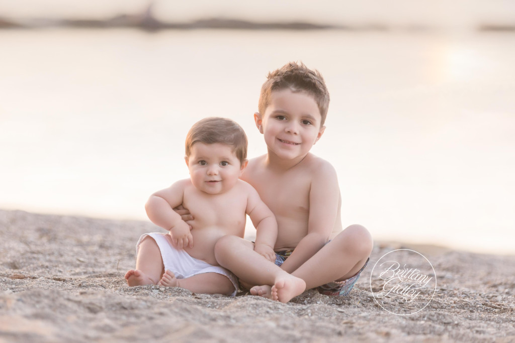 Huntington Beach Photo Shoot | Baby Beach Photography | 6 Month Baby Photos | www.brittanygidleyphotography.com