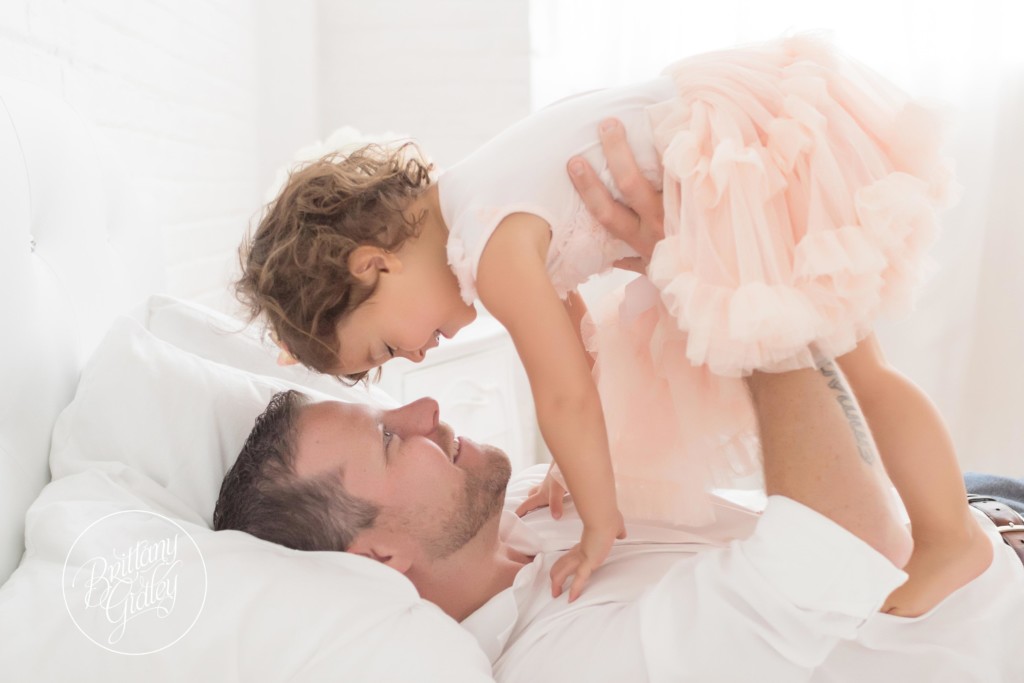 Newborn Baby Photos | Big Sister | Family Posing Ideas | Start With The Best | Award Winning Newborn Photographer