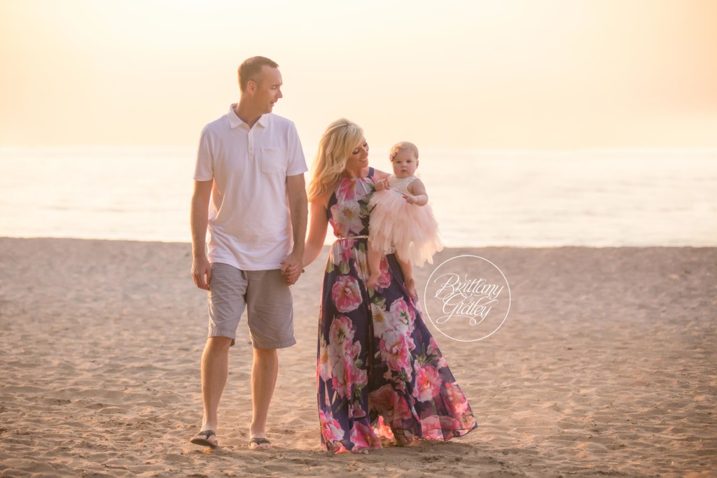 Edgewater Beach Family Photo Shoot | Start With The Best | Cleveland Ohio Baby Photographer | Beach Photo Shoot 12 Month Baby