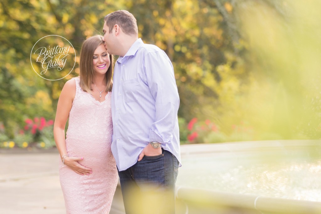 Cleveland Pregnancy Photographer | Maternity Photographer | Cleveland Cultural Gardens